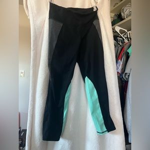Women’s capri leggings!!